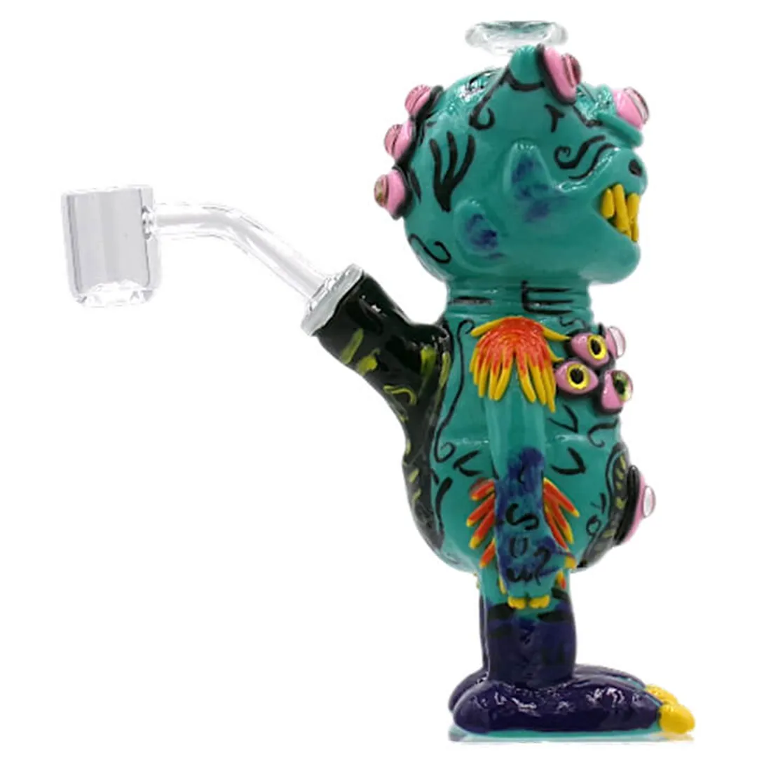 En sort, glaseret bong med en krum hals og et bredt bundområde. Den har en rund, stabil fod og en slank form, der leder op til en lille, buet åbning. Overfladen er glat og skinnende, med en dyb sort farve, der reflekterer lys. Der ses en indsat skål til dab, som har en fin detalje i form af en dekorativ del.