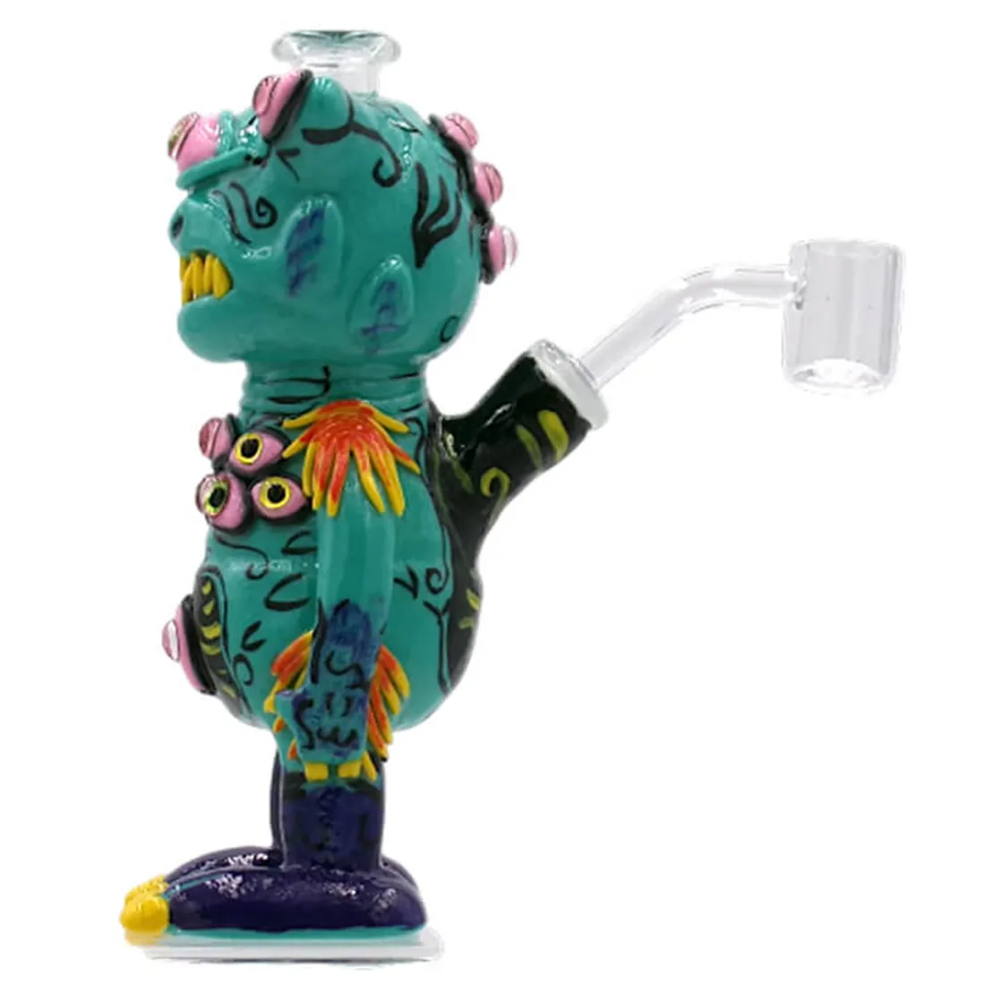 En sort keramikbong med en glat overflade præsenterer sig med en rund, bred base og en slank, opadgående hals. Den har en dekorativ, asymmetrisk form med en tydelig krumning, der skaber et unikt udtryk. Toppen er åbent med en skarp kant, mens en lille skål sidder på siden. Det matte finish giver en elegant, moderne æstetik.