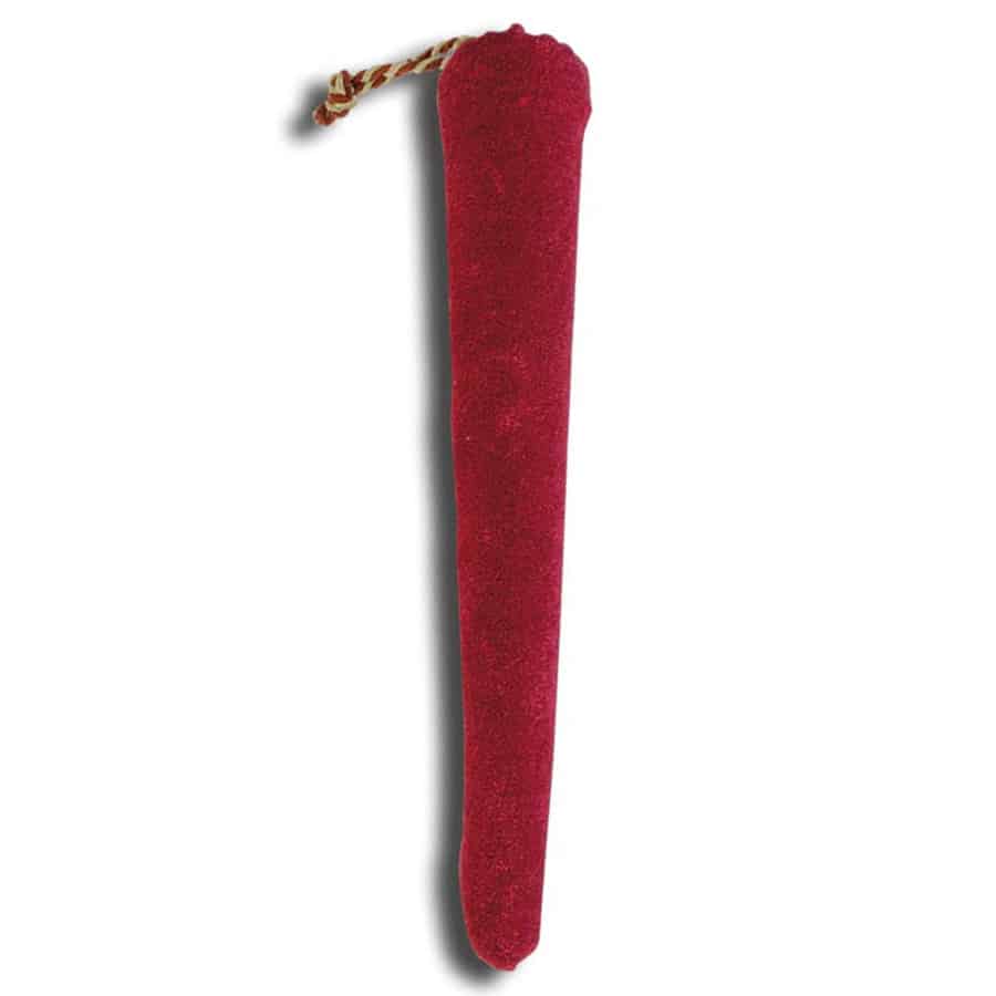 Et sort bladformet chillum i glas præsenteres med en glat overflade og en dyb, ensartet farve. Chillummet har en længde på 230 mm og en let buet form, der skaber en ergonomisk profil. Det leveres med et gennemsigtigt etui, der fremhæver dets elegante design. Det visuelle indtryk er minimalistisk og stilrent.