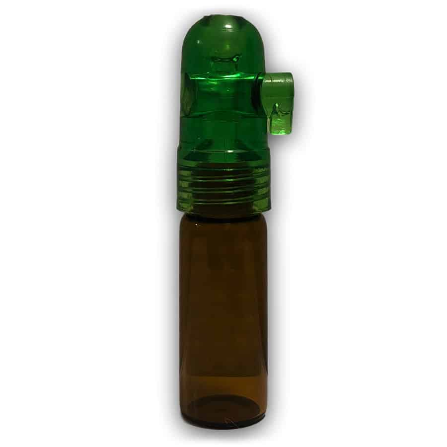 Et grønt blaster-glas med en diameter på 70 mm fremstår med en glat, skinnende overflade. Farven er intens og ensartet, uden synlige urenheder. Glasset har en let konisk form, der afsluttes med en tynd, skarp kant. Bunden er flad og solid, hvilket giver stabilitet. Materialet ser robust ud og kan være fremstillet af plast eller glas.