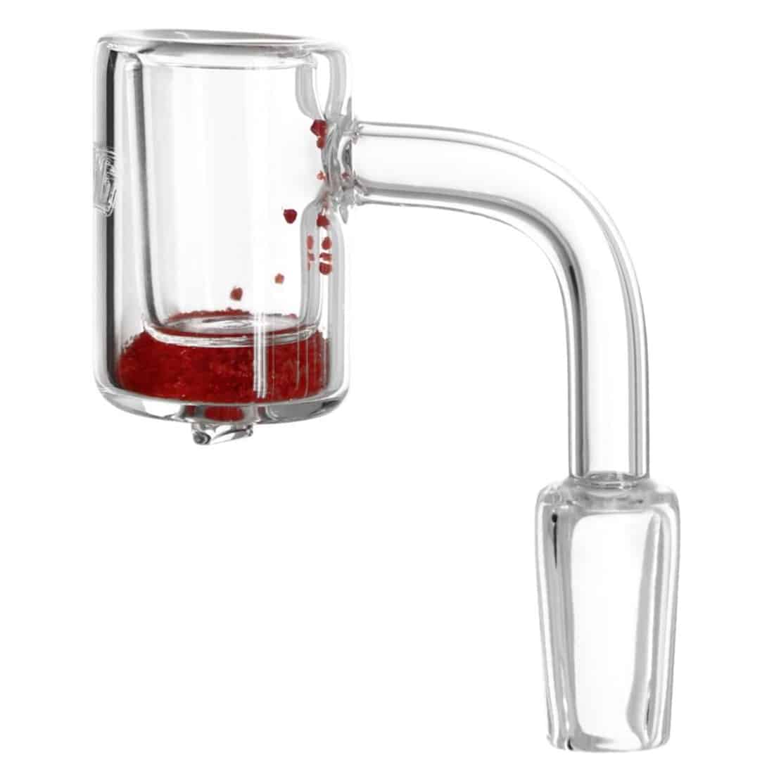 En rød banger med en glat overflade, fremstillet af borosilikatglas, præsenterer et farverigt gittermønster i nuancer af blå, grøn og gul. Den cylindriske form har en bred åbning for nem adgang. Røret er udstyret med en lille, klar perle ved bunden, som tilføjer et dekorativt element. Kanten er præcist skåret, hvilket sikrer en tæt pasform.