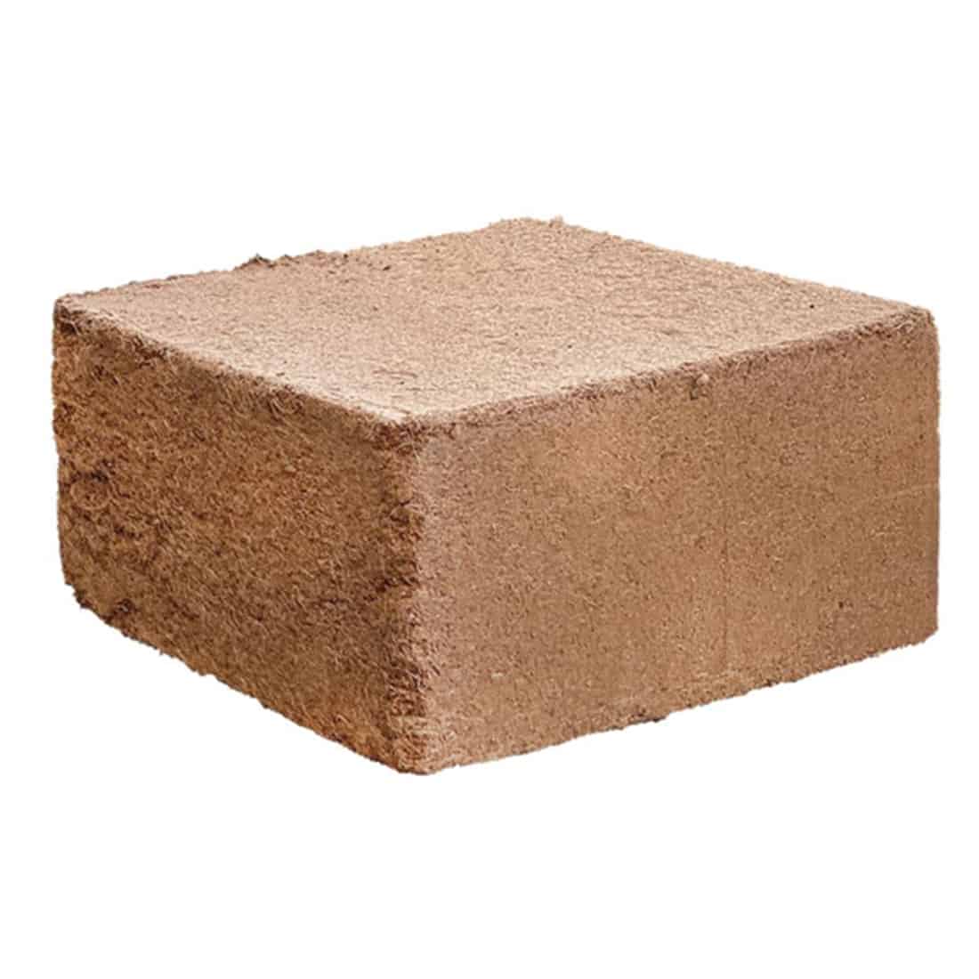 Jiffy Pro 7 Coco Block præsenterer en komprimeret blok af kokosfiber i en brunlig farve. Overfladen er grov og porøs, hvilket indikerer en naturlig tekstur. Blokken er firkantet og har skarpe kanter. Målene er kompakte, velegnede til planteformering. Der er ingen synlige logoer eller tekst, hvilket holder fokus på det naturlige materiale.