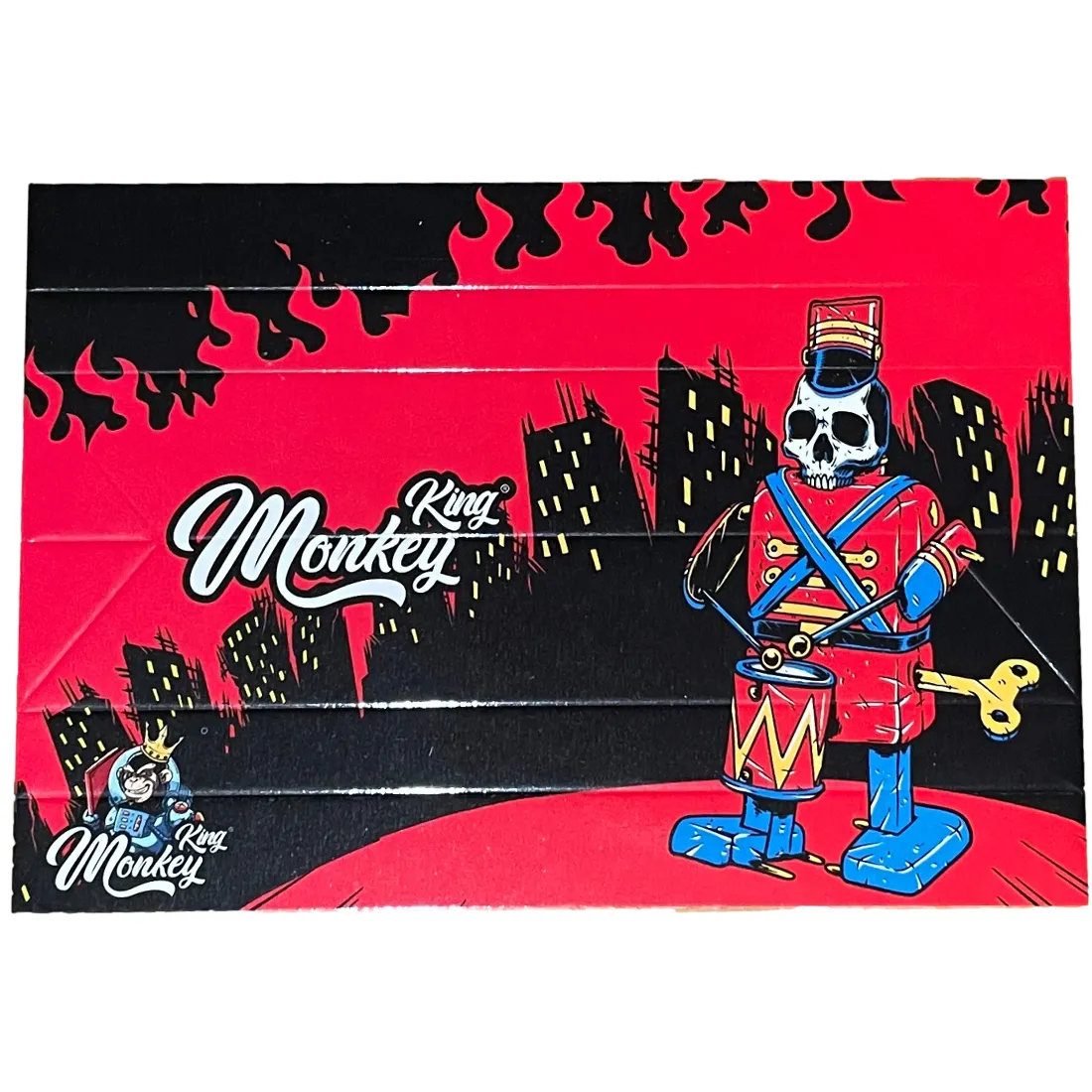 En mixerbakke i rustfrit stål præsenterer sig med en glat, reflekterende overflade, der skinner i lyset. Den har en dyb skålform med en let skrånende kant, der fremhæver det funktionelle design. Bakken har en buet profil, og dens robuste konstruktion giver en solid følelse. Ingen synlige knapper eller symboler pryder overfladen.