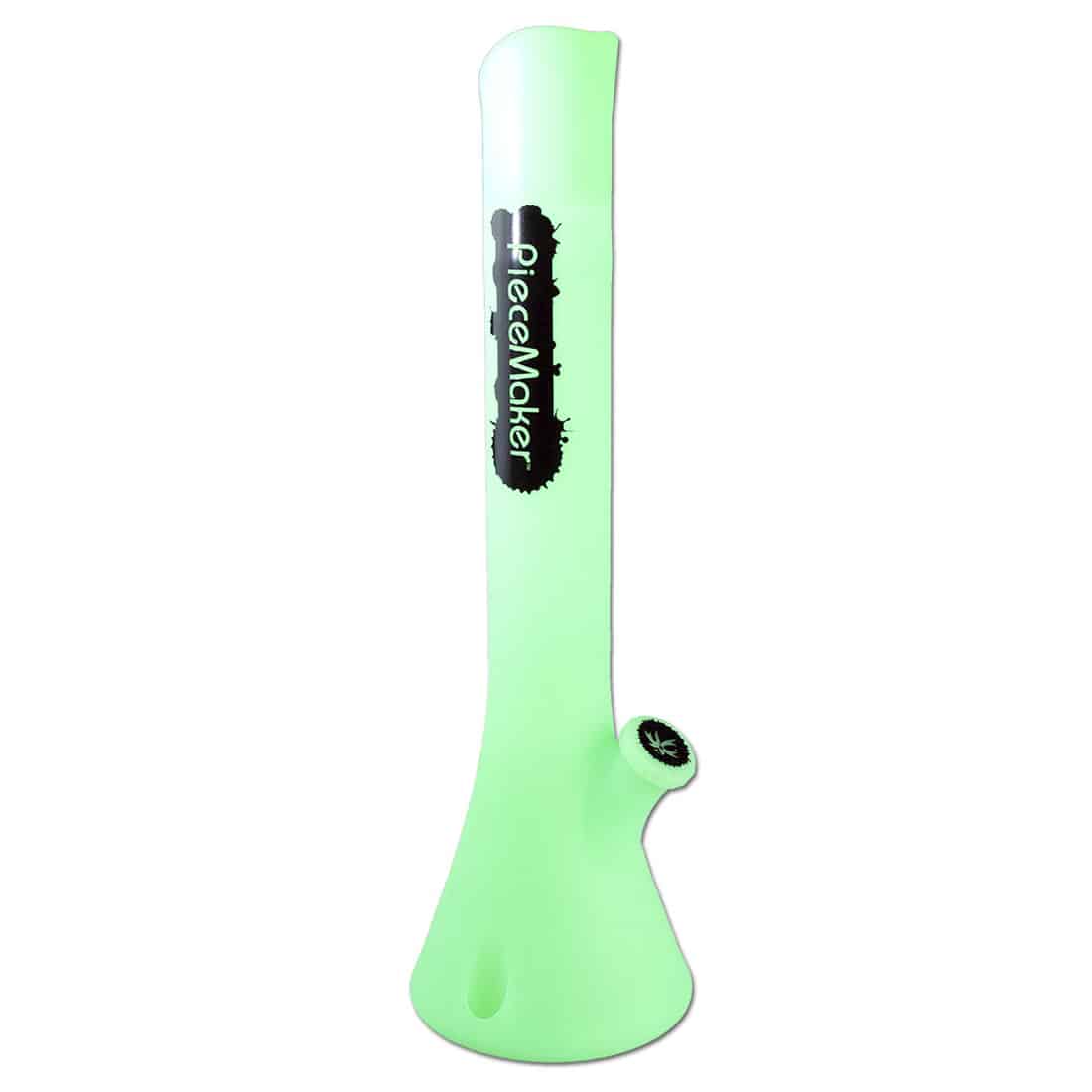 En stor, firkantet bamse i en dyb grøn farve pryder overfladen. Den har en blød, tekstureret overflade med en let glans, der giver et indbydende udtryk. Bamsen har en rund hovedform med store, udtryksfulde øjne, en lille næse og en bred mund. De små ører er rundede og sidder højt på hovedet, hvilket tilføjer charme.