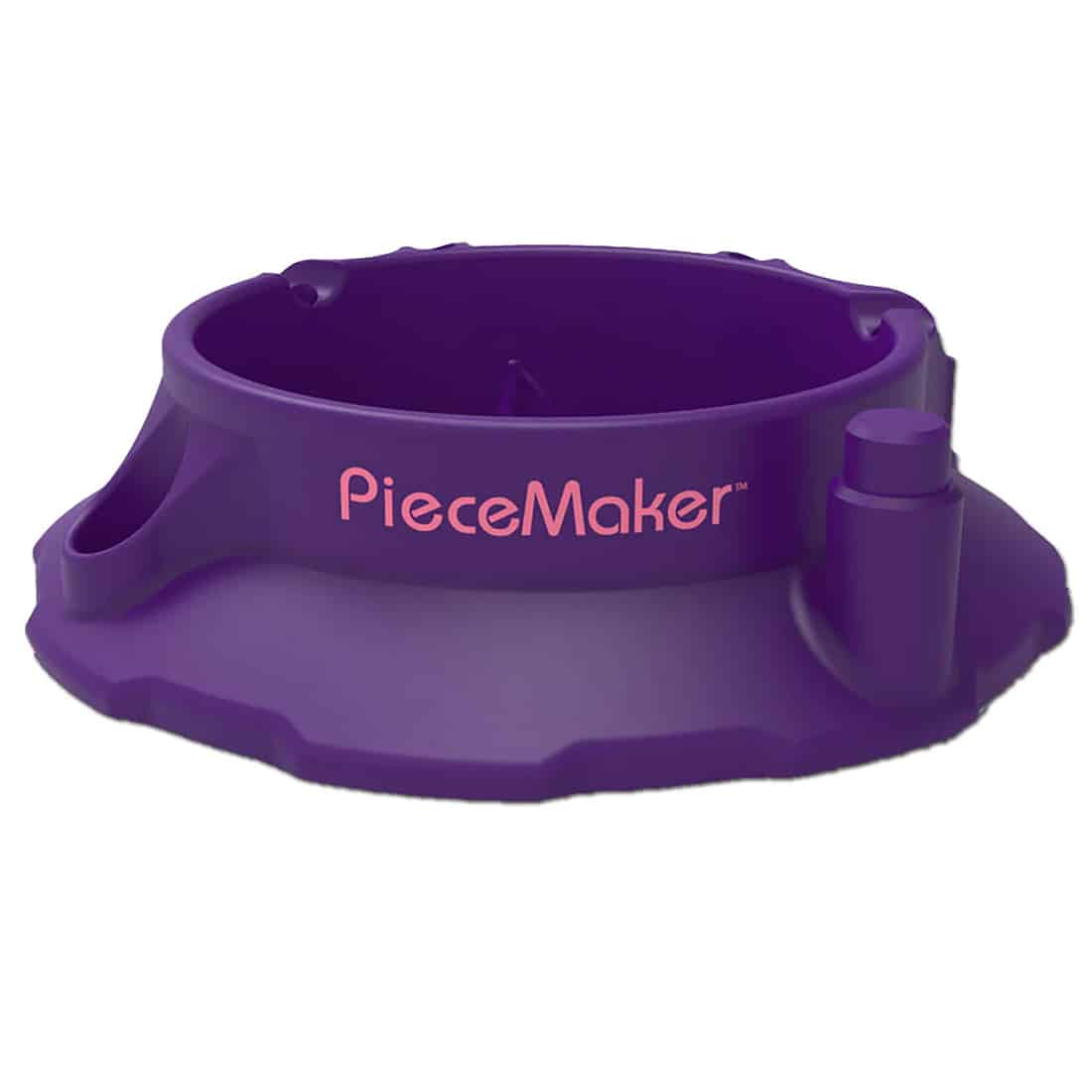 En firkantet bakke i en dyb lilla nuance præsenterer sig med glatte, afrundede kanter. Overfladen har en let glossy finish, der reflekterer lys, hvilket giver en elegant udstråling. Bakken er fremstillet af robust materiale, der giver en solid struktur. Ingen synlige mønstre eller dekorationer forstyrrer den enkle, moderne æstetik.