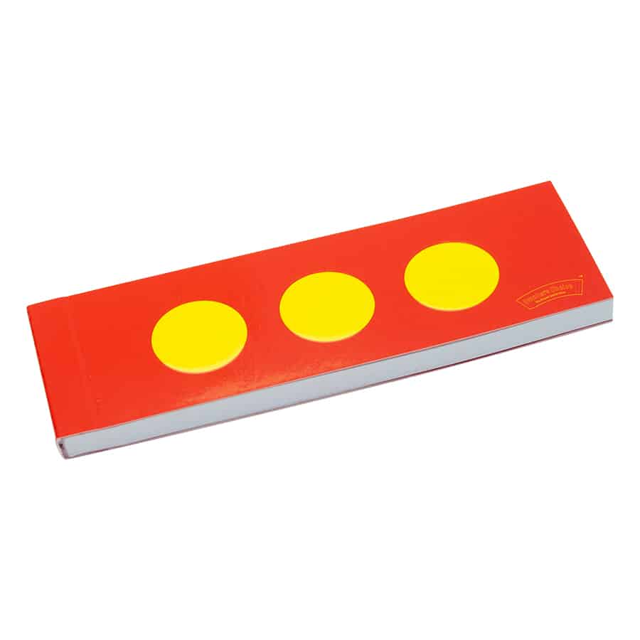 Super King Size filtertips præsenteres i en pakke med en sort og grøn farvekombination. Forsiden viser et grafisk mønster og teksten "Smokers Choice" i hvid skrift. Pakken har en rektangulær form med en lukning i toppen. Filtertipsene er lette og har en glat tekstur. Indholdet er synligt i den åbne pakke med en blød, hvid farve.