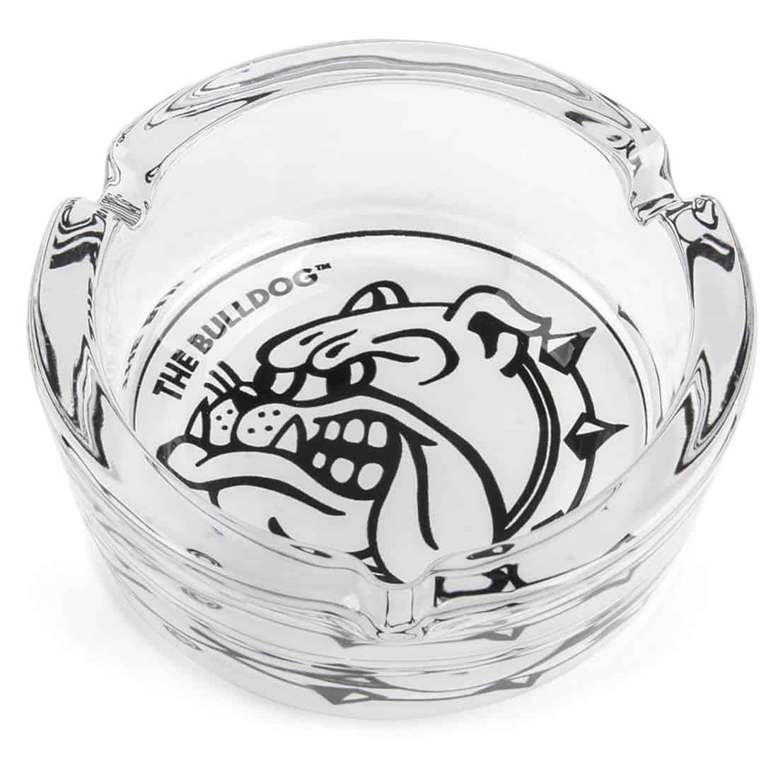 Askenedseren har en rund, lav skålform med en glat, blank overflade i en dyb sort farve. Den er prydet med et hvidt logo, der viser en bulldog, placeret centralt. Kanten har en let bølget struktur, og der er fire små indhak til placering af cigaretter. Materialet virker keramikagtigt og robust.