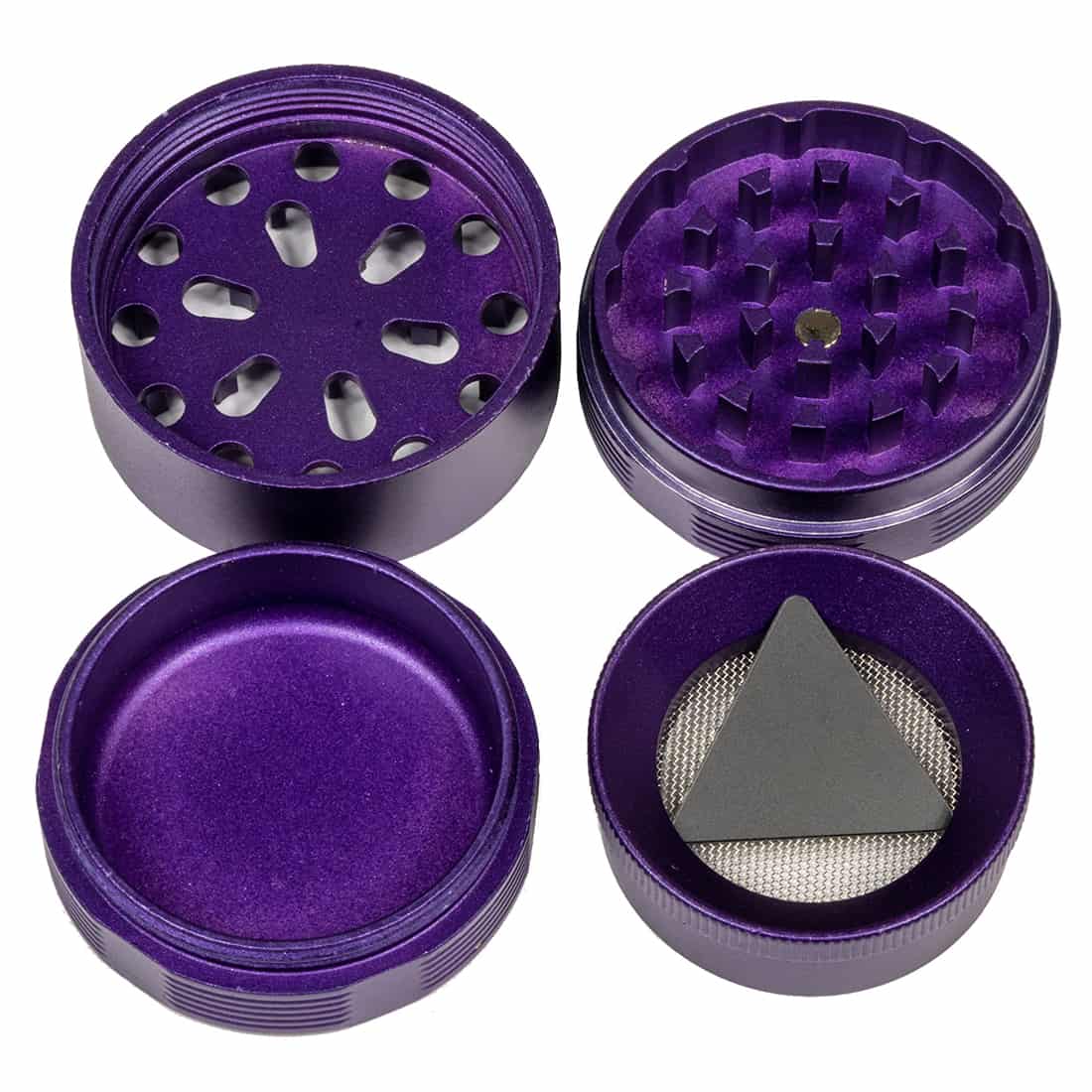 En lilla kaffekværn præsenteres med en glat, cylindrisk form og en blank overflade, der reflekterer lys. Kværnen har en metalskive til kværning, som er synlig gennem et lille vindue. Den udstyres med en drejeknap i sort plast, der har en tekstur, som giver et godt greb. Bunden er flad og stabil, hvilket sikrer en solid placering.