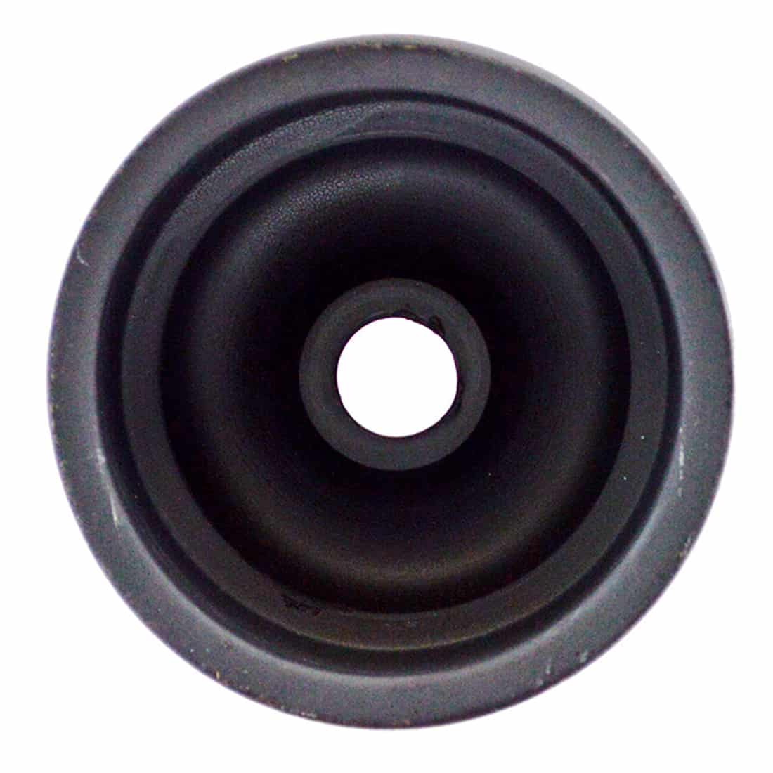 En skål i en dyb, rund form med glatte, buede kanter. Materialet har en mat, grønlig nuance, der minder om naturens farver. Indersiden er lysere med en let glans. Skålen har en bred åbning og en stabil bund, hvilket giver den et harmonisk og enkelt udtryk. Overfladen er fri for mønstre og ornamenter.