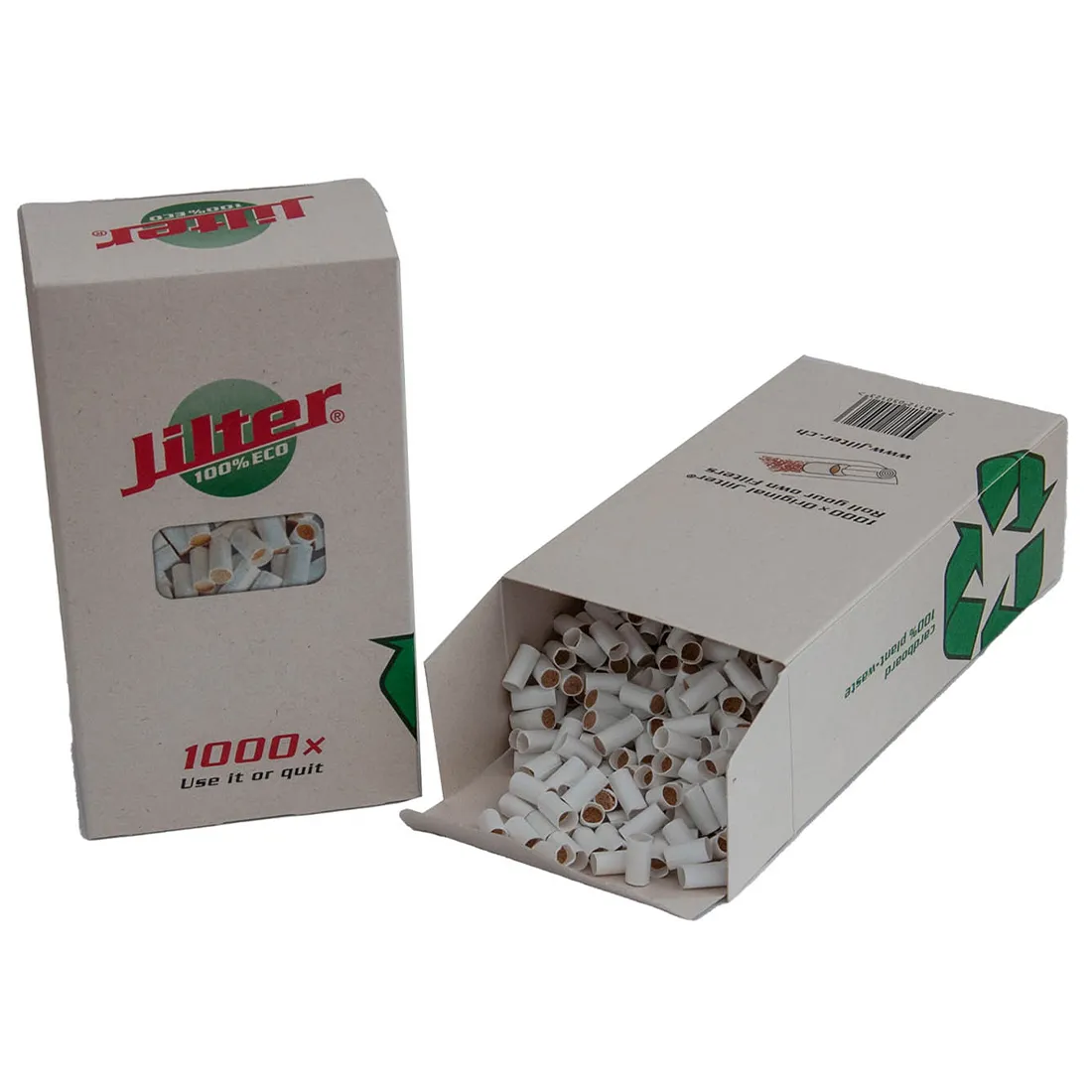 Jilter Eco Roll-in Filtertips præsenterer en rulle med filtertips i en naturlig, lys farve. Materialet har en let struktureret overflade, der giver et organisk udseende. Rullen indeholder flere filtre, der let kan adskilles. Hver filtertip har en ensartet form og dimension, hvilket sikrer ensartethed i brug. Teksten på emballagen er tydelig og informativ.