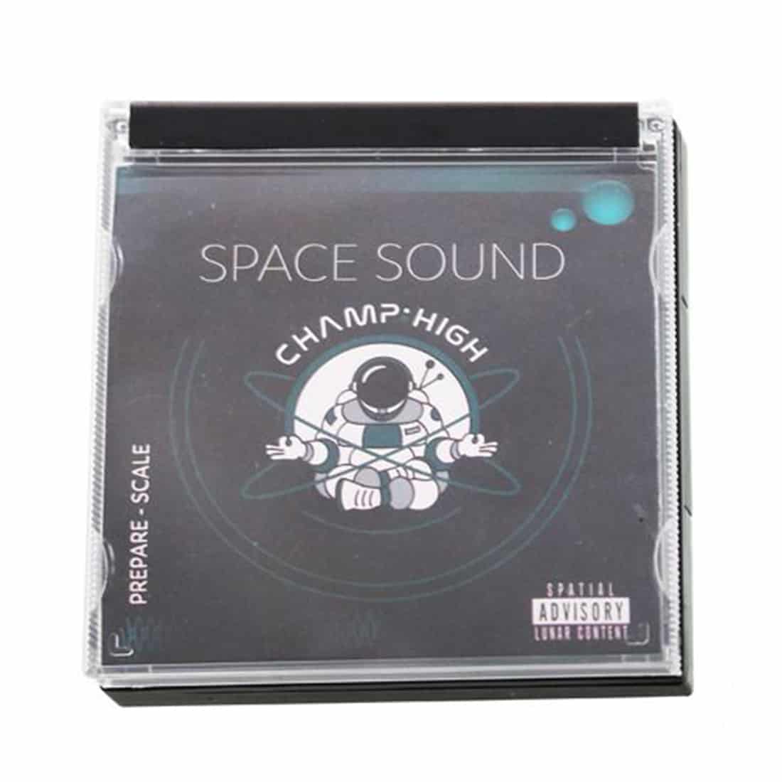 En kompakt vægt med en flad, rektangulær plastikbase i sort farve. Overfladen er glat og med en digital skærm, der viser måleværdier i klart, hvidt tal. Vægten har en rund, sølvfarvet knap til tænd/sluk-funktion. Omkring knappen ses forskellige symboler, der indikerer funktioner. Vægten har en maksimal kapacitet på 200 gram, hvilket fremgår af skærmen.