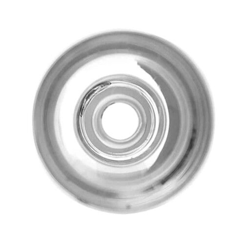 En skål med en glat, rund form og en dybde, der skaber en elegant profil. Overfladen er dækket af en mat, grå farve med en let skinnende finish, der giver et moderne udtryk. Indvendigt er skålen lysere, hvilket skaber en kontrast. Kanten er tynd, og skålen står stabilt på en flad bund.