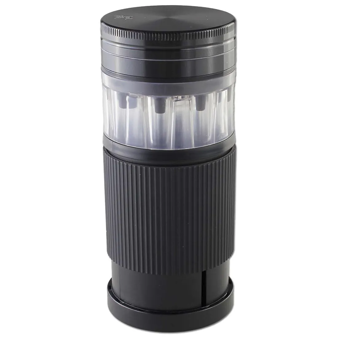 Et sort krydderi grinder i metal præsenterer sig med en glat, mat overflade. Den er udstyret med en skarp, tandet inderside, der effektivt formaler indholdet. Øverste del har en lille knap til åbning. Ved siden af ligger en cone-filler, der har en ensartet, cylinderformet struktur. Begge elementer har en monochrom farve, der skaber en stilren helhed.