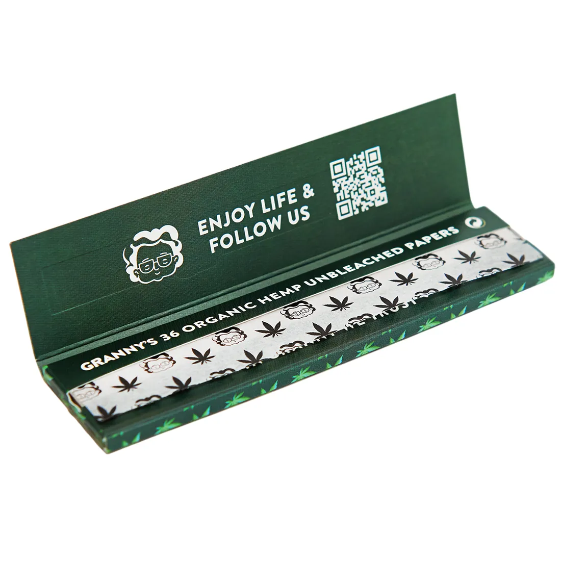 Granny's Weed Organic Hemp King Size Slim er en rullepapirpakke i en rektangulær form. Pakken har en naturlig, brun papirfarve med en mat overflade. På forsiden er der grøn tekst med navnet og logoet tydeligt præsenteret. I bunden findes små, sorte ikoner, der angiver produktets egenskaber. Pakken er lukket med en klæbende stribe på den ene side.