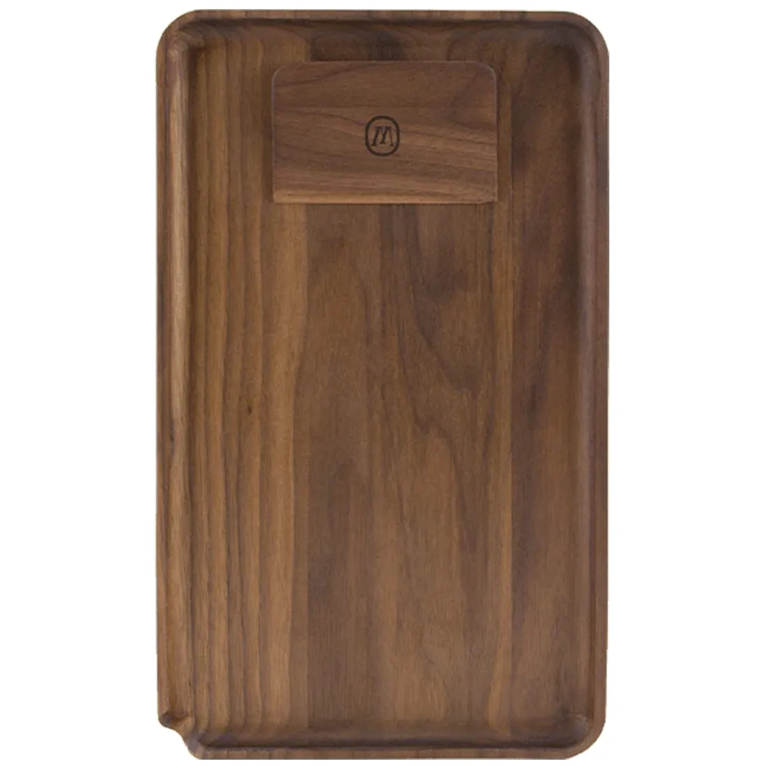 En stor, rektangulær træbakke i en naturlig, lys træfarve præsenterer sig med bløde, afrundede kanter. Overfladen er glat og poleret, hvilket fremhæver træets åretegning og naturlige mønstre. Bakken har to håndtag i hver ende, der er indlagt i træet, og den udstråler en rustik, men elegant stil.