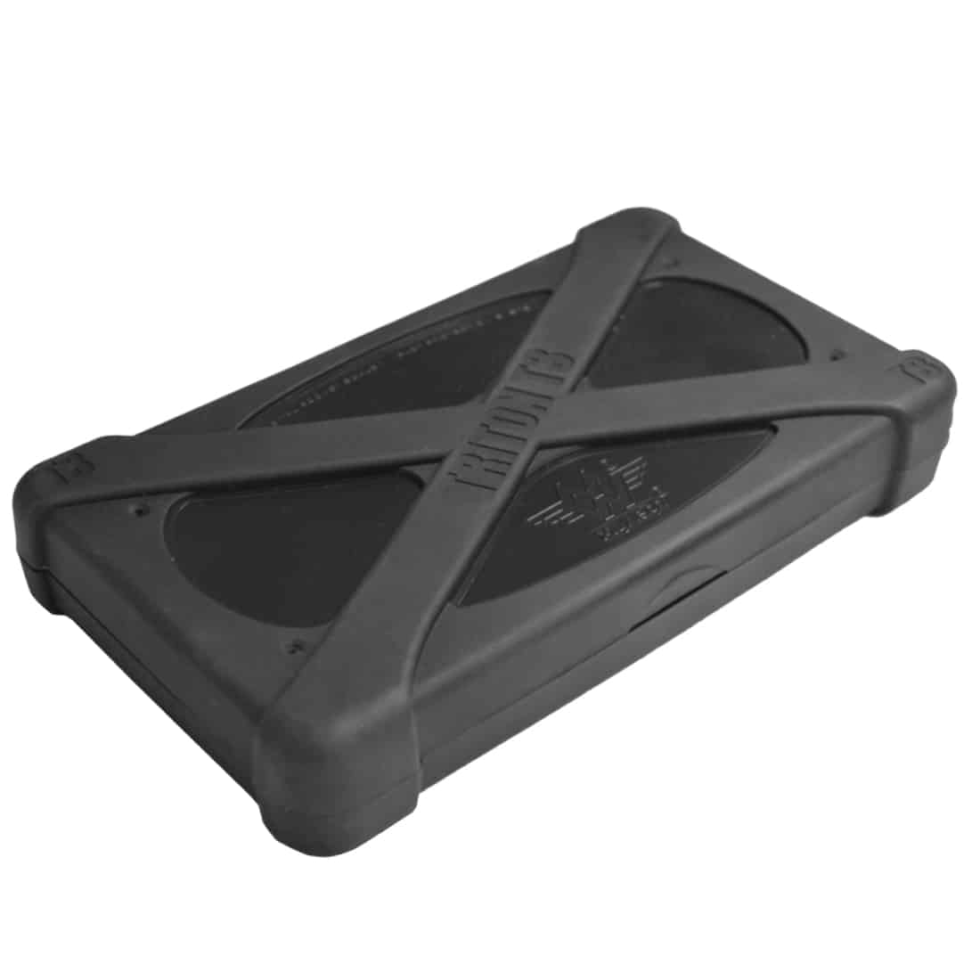 En digital vægt med en flad, rektangulær platform præsenterer sig i en mat, sort overflade. Displayet er tydeligt og baggrundsbelyst med hvide cifre, som viser vægtmålinger. Knappen til nulstilling er placeret under displayet. Rammen er lavet af holdbart plastmateriale, og vægten har en slank, kompakt form, der gør den nem at opbevare.