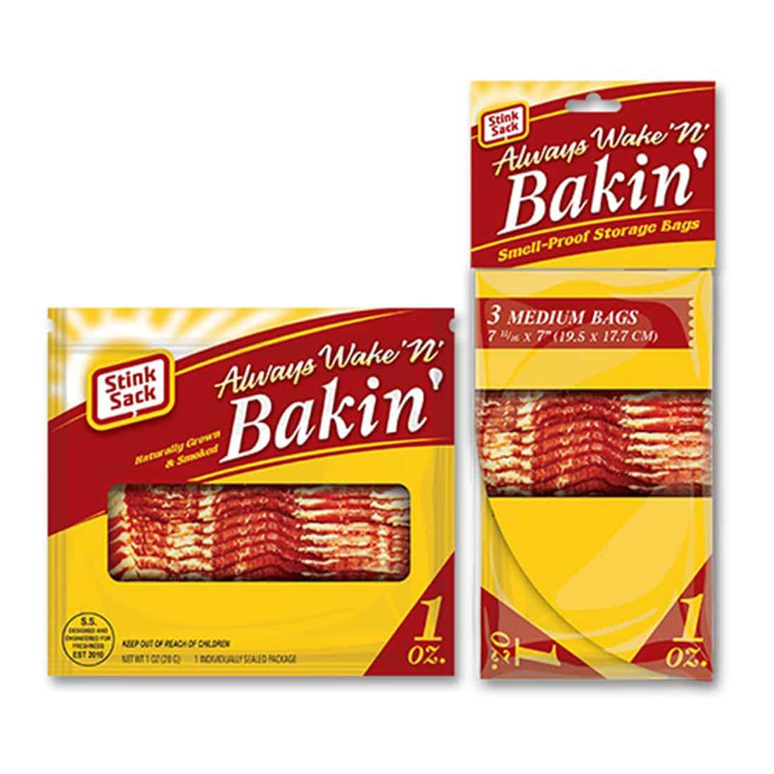 Tre gennemsigtige plastposer med lynlås, prydet med farverige grafiske mønstre. Poserne har en glat overflade og er forsynet med en bred åbning, der muliggør nem adgang. Hver pose har et unikt design, der kombinerer forskellige nuancer af blå, grøn og orange. Mønstrene inkluderer abstrakte former og tekst, hvilket giver et livligt udtryk.