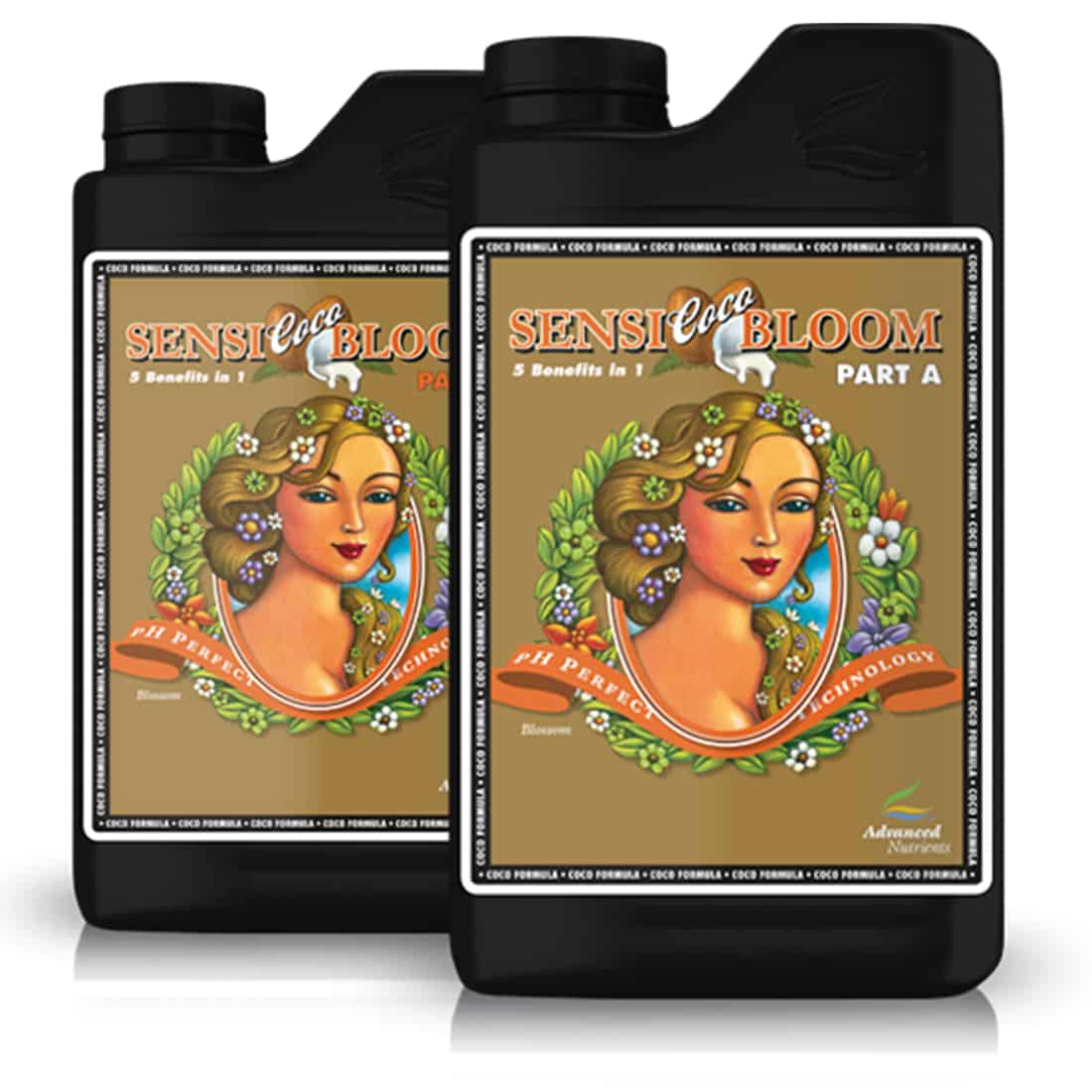 To plastflasker med et volumen på én liter hver, indeholdende næringsstoffer til planter. Flaskerne har en glat, blank overflade og er dekoreret med farverige etiketter. Farverne omfatter grøn, orange og sort, med grafiske elementer som blade og symboler. Etiketterne har tydelig tekst, der angiver produktnavne og brugsanvisninger, placeret centralt på flaskerne.