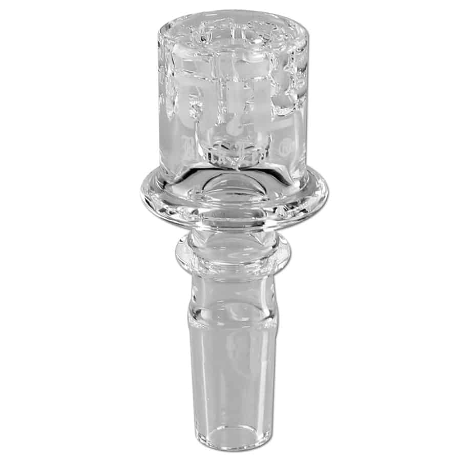 En sort skål i kvartsmateriale præsenterer en glat, skinnende overflade med en dyb sort farve. Skålen har en rund form med en let buet kant, der skaber en elegant profil. Indersiden af skålen viser subtile, lysere nuancer og sprøjtede mønstre, der tilføjer dybde og tekstur. Bunden er flad, hvilket giver stabilitet.