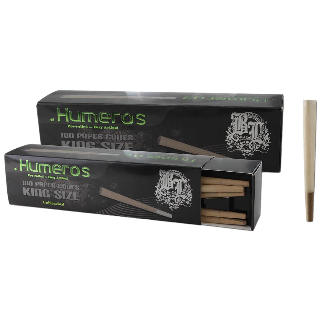 Sort papir, der er formet til koniske rør, præsenteres i en pakke med 100 stk. Hvert rør har en glat, ubleget overflade og en ensartet sort farve. Kanten af rørene er præcist skåret, hvilket giver en jævn afslutning. Pakken er enkel, med minimal tekst og et stilrent design, der fremhæver produktets naturlige kvaliteter.