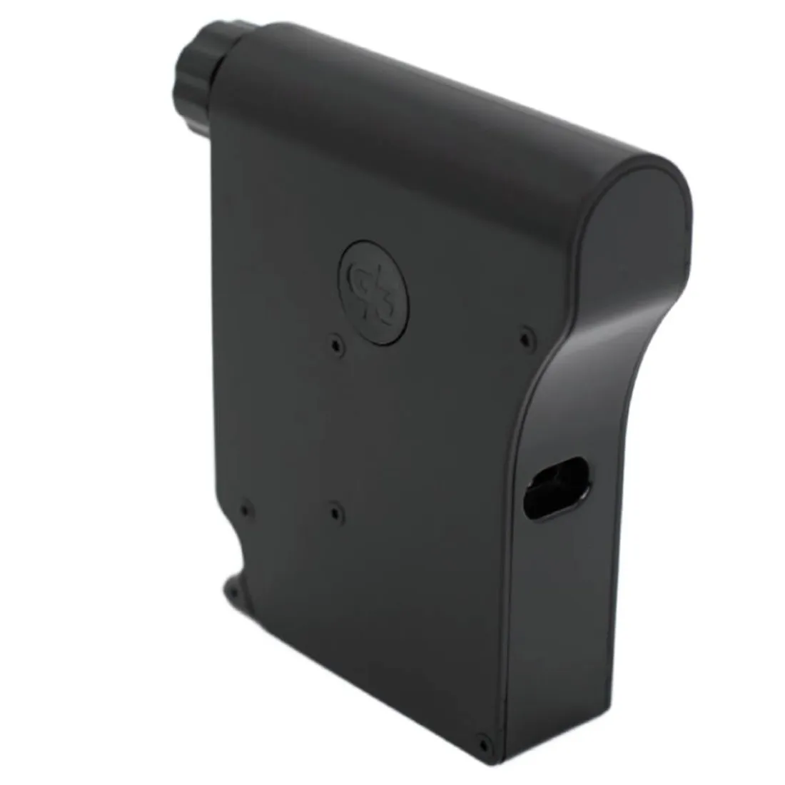 En sort, elektrisk kværn med en slank, moderne form. Overfladen har en mat finish, og der er synlige knapper med en glat tekstur. Kværnen har en gennemsigtig beholder øverst, der afslører det indhold, der kværnes. En lille, cirkulær åbning til udløb placeret i bunden muliggør nem adgang til det kværnede materiale.