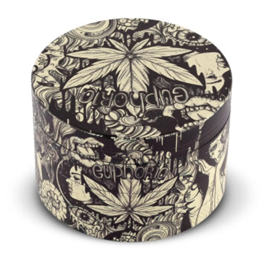 En 63 mm kværn med en sort, mat overflade og sølvfarvede detaljer. Den har en cirkulær form med en central skive, der indeholder skarpe tænder til kværning. Kværnen har en let buet top med en gummibelægning for bedre greb. Der er en lille knap på siden til åbning, og et fint mesh-filter er synligt i bunden.