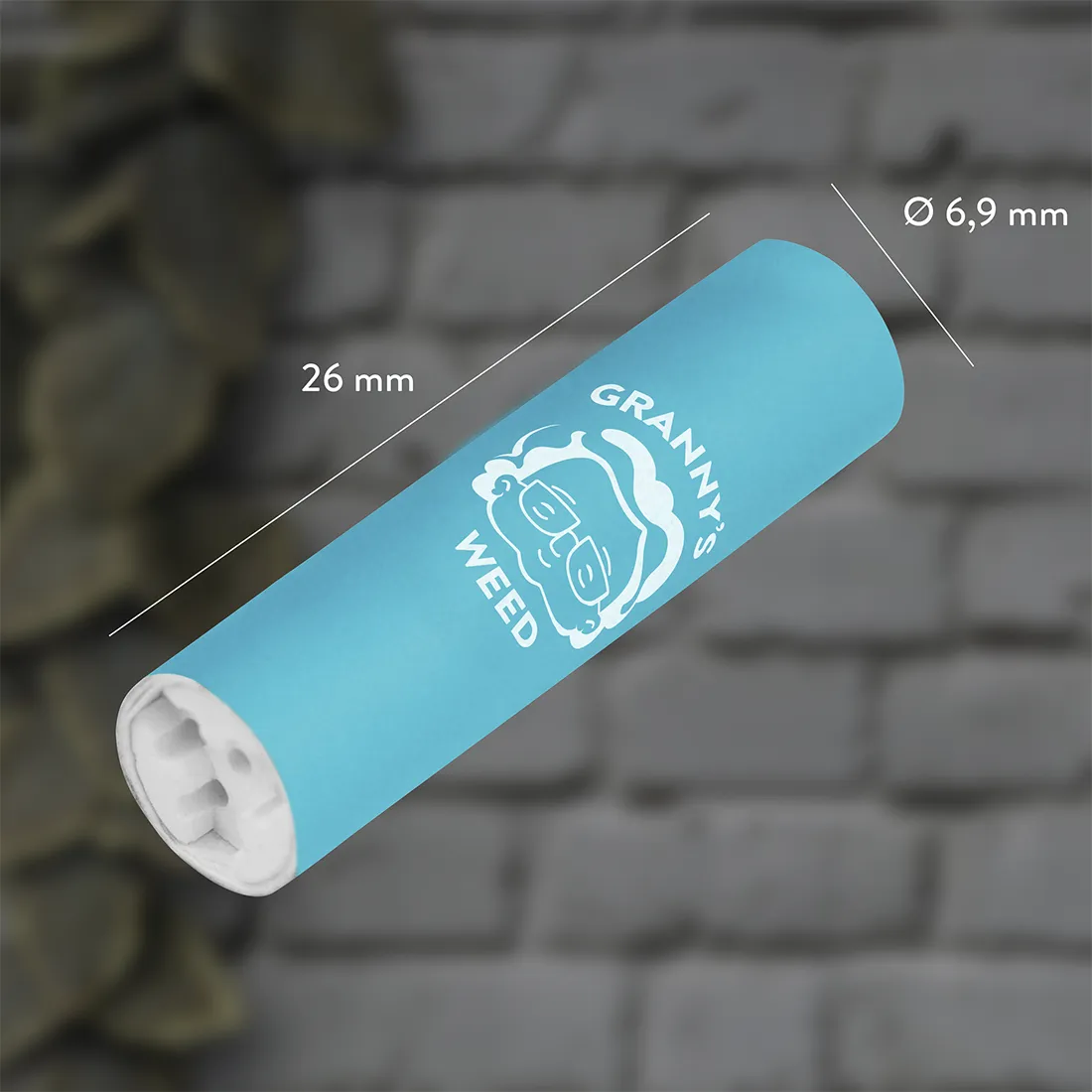 Et aktivt kulfilter i dybblå farve, designet til at passe i størrelsen 6-9 mm. Filteret har en cylindrisk form med en glat overflade og tydelige perforeringer, der sikrer luftstrøm. Det er pakket i en praktisk emballage, som præsenterer antallet af 50 stk. fremtrædende på forsiden. Teksten er i hvid farve, hvilket skaber kontrast mod den blå baggrund.